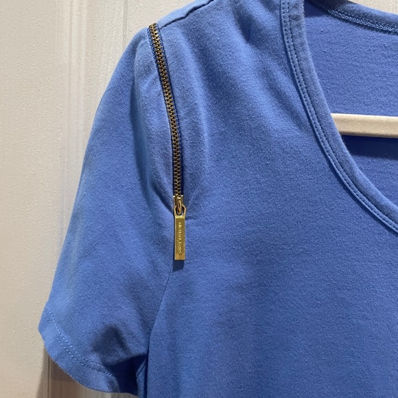 Michael Kors cap sleeve top. - Picture 4 of 6